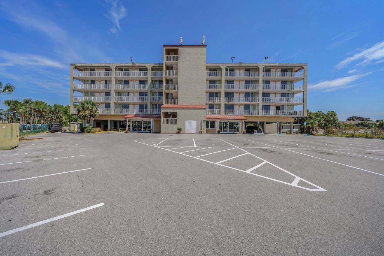 Baymont By Wyndham Panama City Beach Hotel Exterior photo